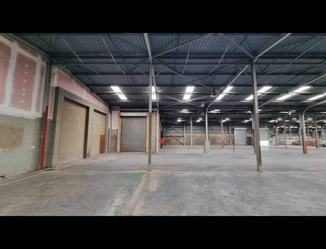 6,972M² WAREHOUSE TO LET IN HUGHES